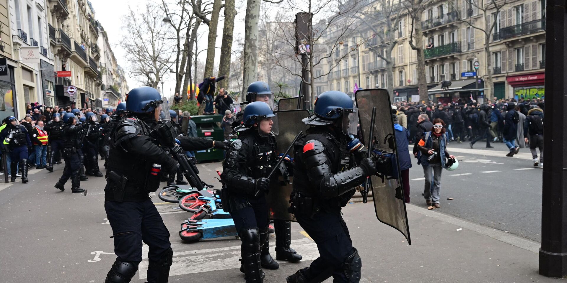 Беспорядки в Париже, Франция. 11 марта 2023 года - ИноСМИ, 1920, 14.03.2023