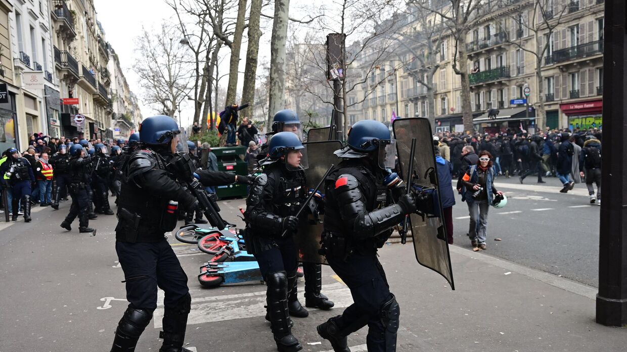Беспорядки в Париже, Франция. 11 марта 2023 года