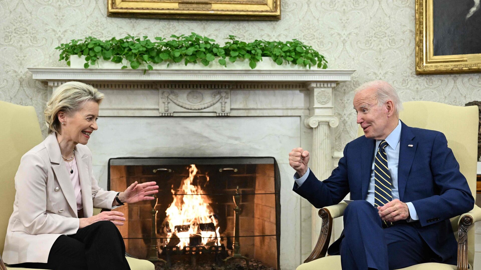 Президент США Джо Байден и президент Европейской комиссии Урсула фон дер Ляйен в Овальном кабинете Белого дома в Вашингтоне. 10 марта 2023 года. - ИноСМИ, 1920, 16.03.2023