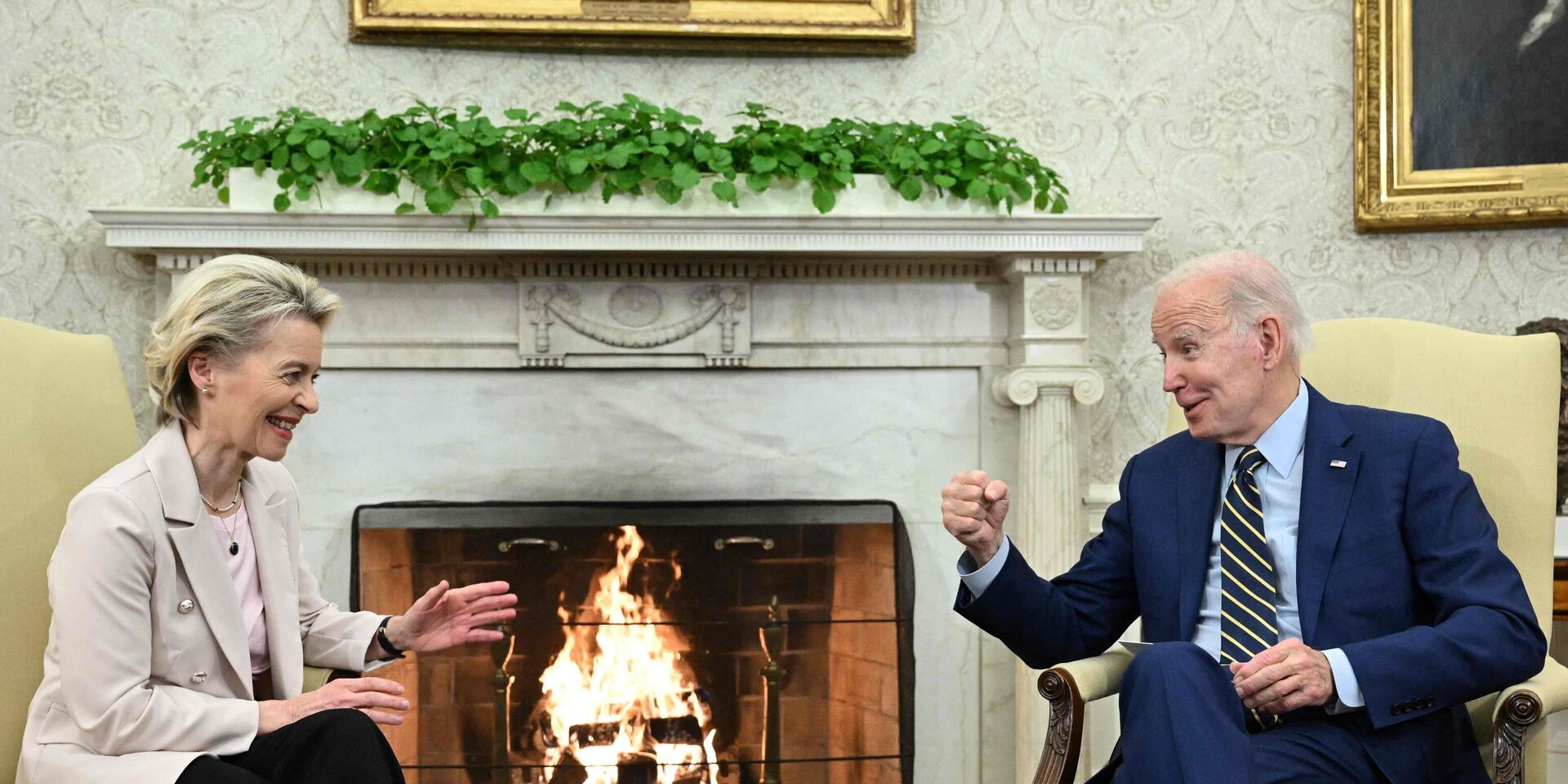 Президент США Джо Байден и президент Европейской комиссии Урсула фон дер Ляйен в Овальном кабинете Белого дома в Вашингтоне. 10 марта 2023 года. - ИноСМИ, 1920, 26.07.2023