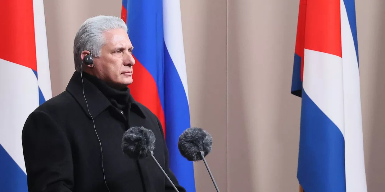 Президенты России и Кубы В. Путин и М. Диас-Канель приняли участие в открытии памятника Фиделю Кастро Президенты России и Кубы В. Путин и М. Диас-Канель приняли участие в открытии памятника Фиделю Кастро