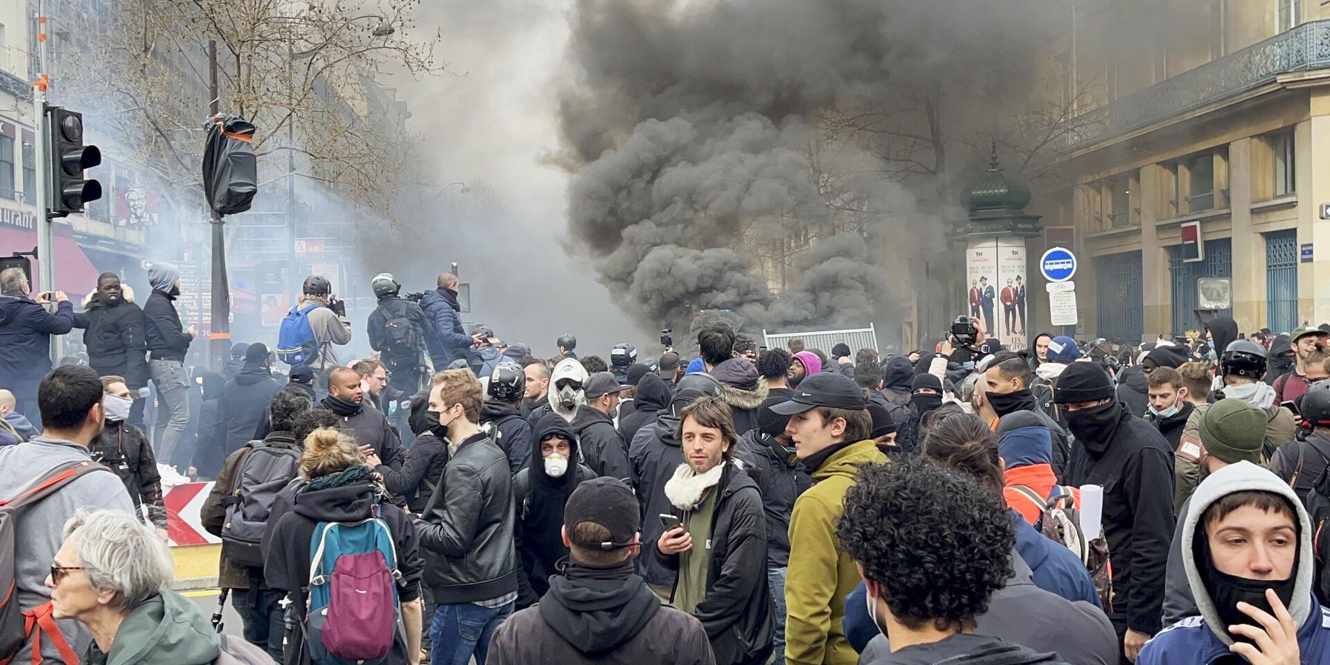 Протесты против пенсионной реформы продолжаются в Париже - ИноСМИ, 1920, 16.04.2024