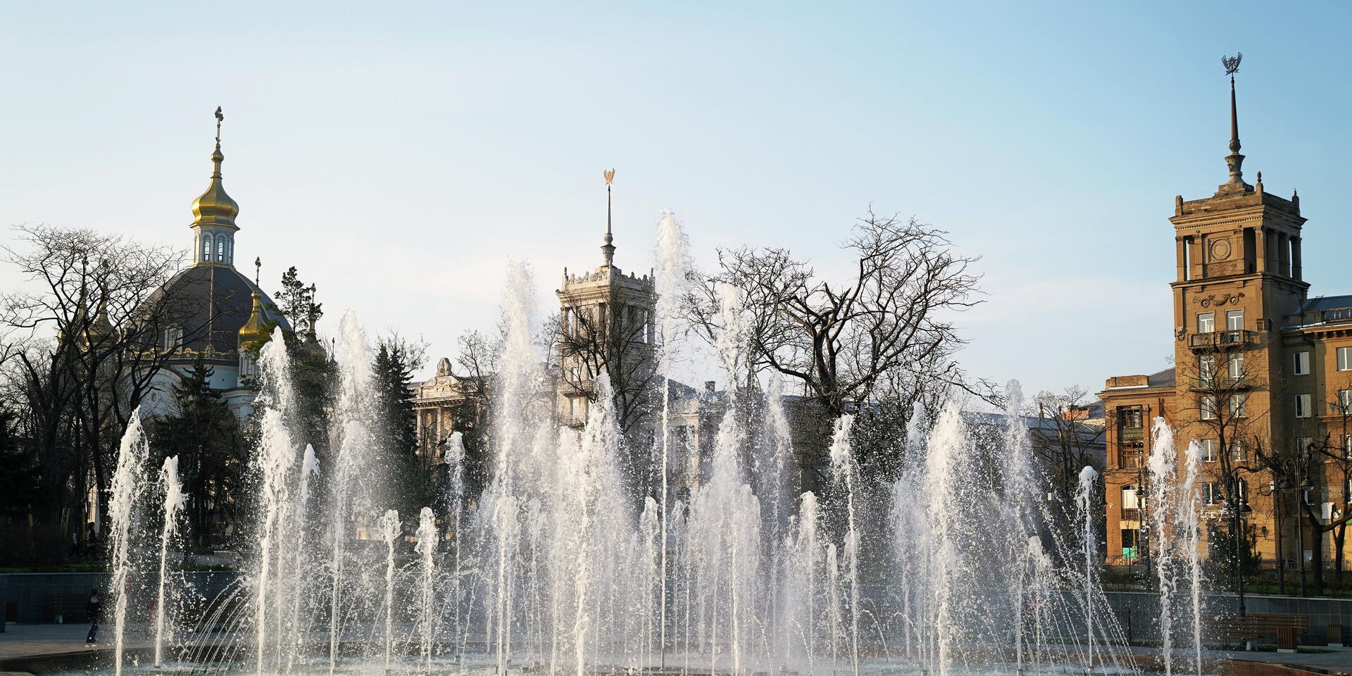 В Мариуполе после ремонта включили фонтан в Театральном сквере - ИноСМИ, 1920, 26.03.2023