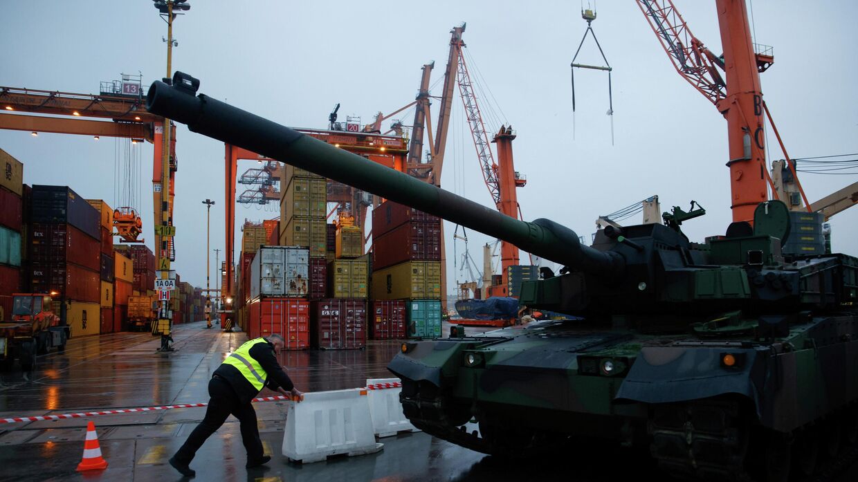 Южнокорейский танк Black Panther K2 в польском военно-морском порту Гдыня, Польша. 6 декабря 2022 года