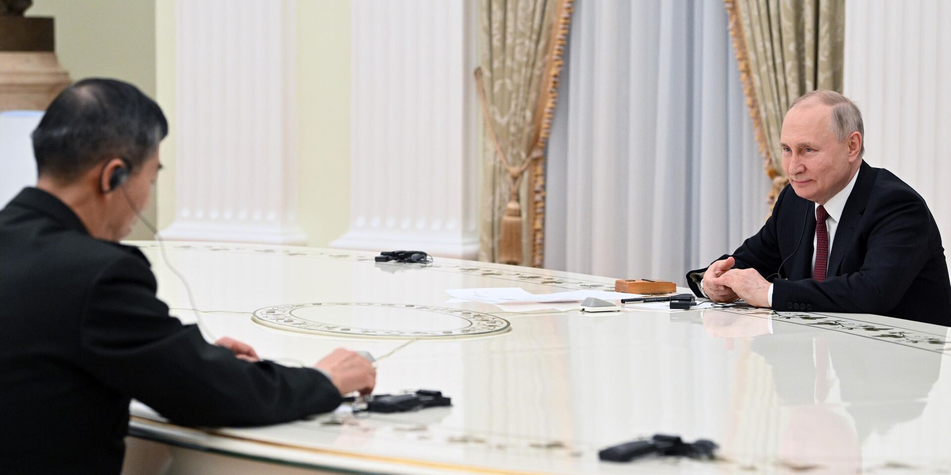 Рабочая встреча президента РФ В. Путина с министром обороны КНР Ли Шанфу - ИноСМИ, 1920, 17.04.2023