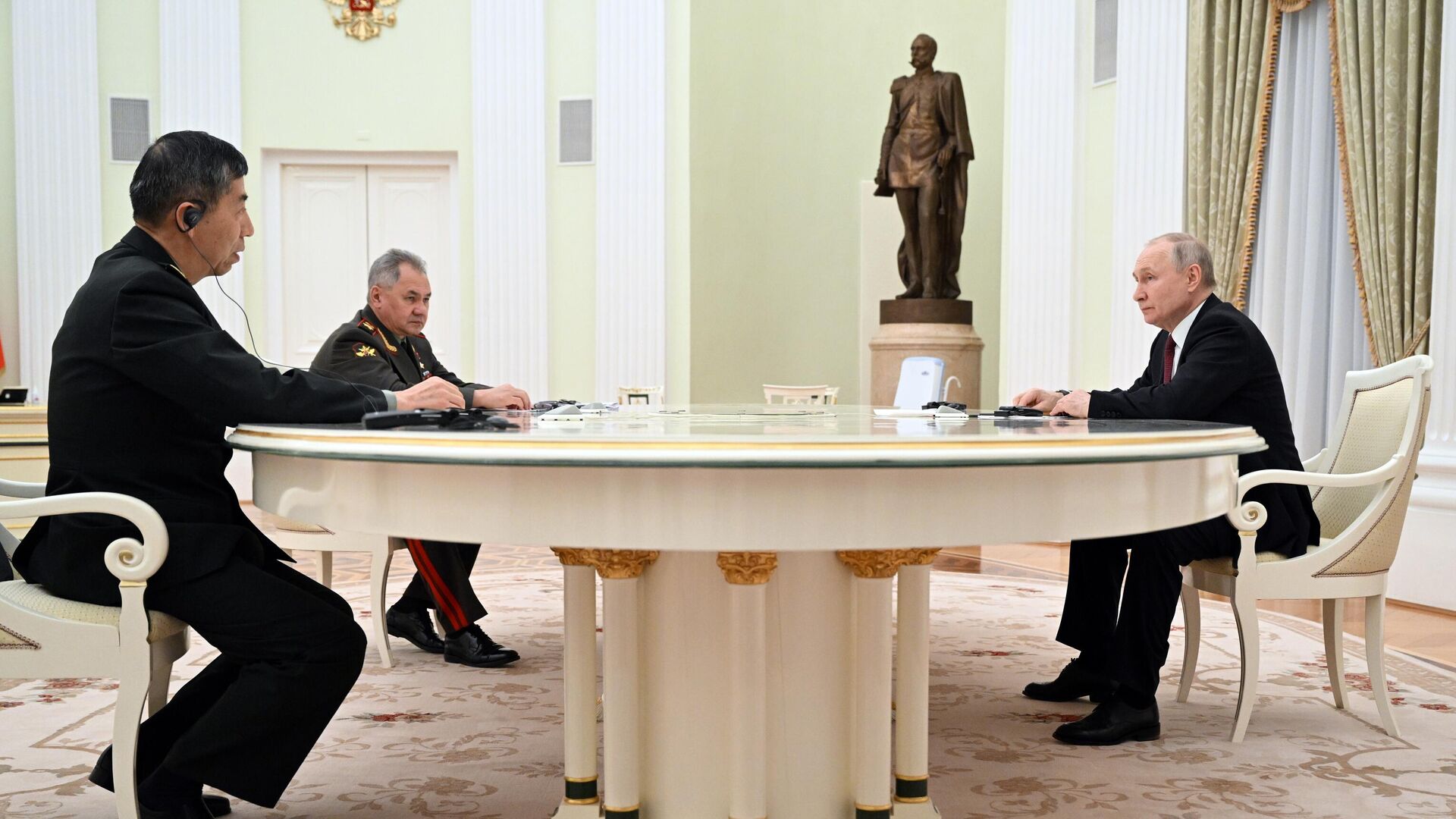 Рабочая встреча президента РФ В. Путина с министром обороны КНР Ли Шанфу - ИноСМИ, 1920, 02.05.2023