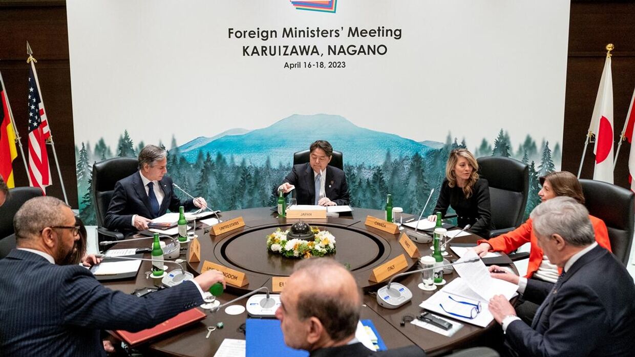 Встреча G7 в Каруизава, Япония: министры иностранных дел Большой Семерки, японский министр Хаяси и канадский министр Мелани Жоли 