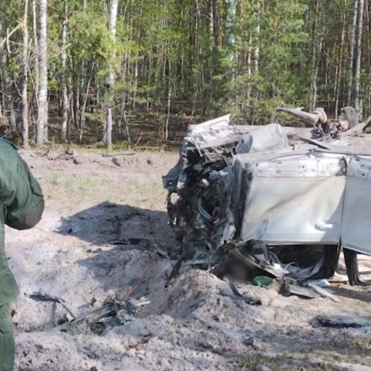 Саперы работают на месте взрыва машины Прилепина в Нижегородской области |  07.05.2023, ИноСМИ