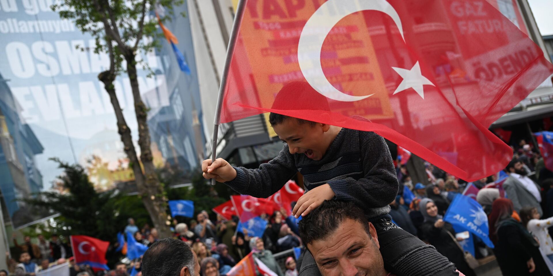 Люди на предвыборном митинге в столичном районе Анкары - Пурсаклар - ИноСМИ, 1920, 15.05.2023