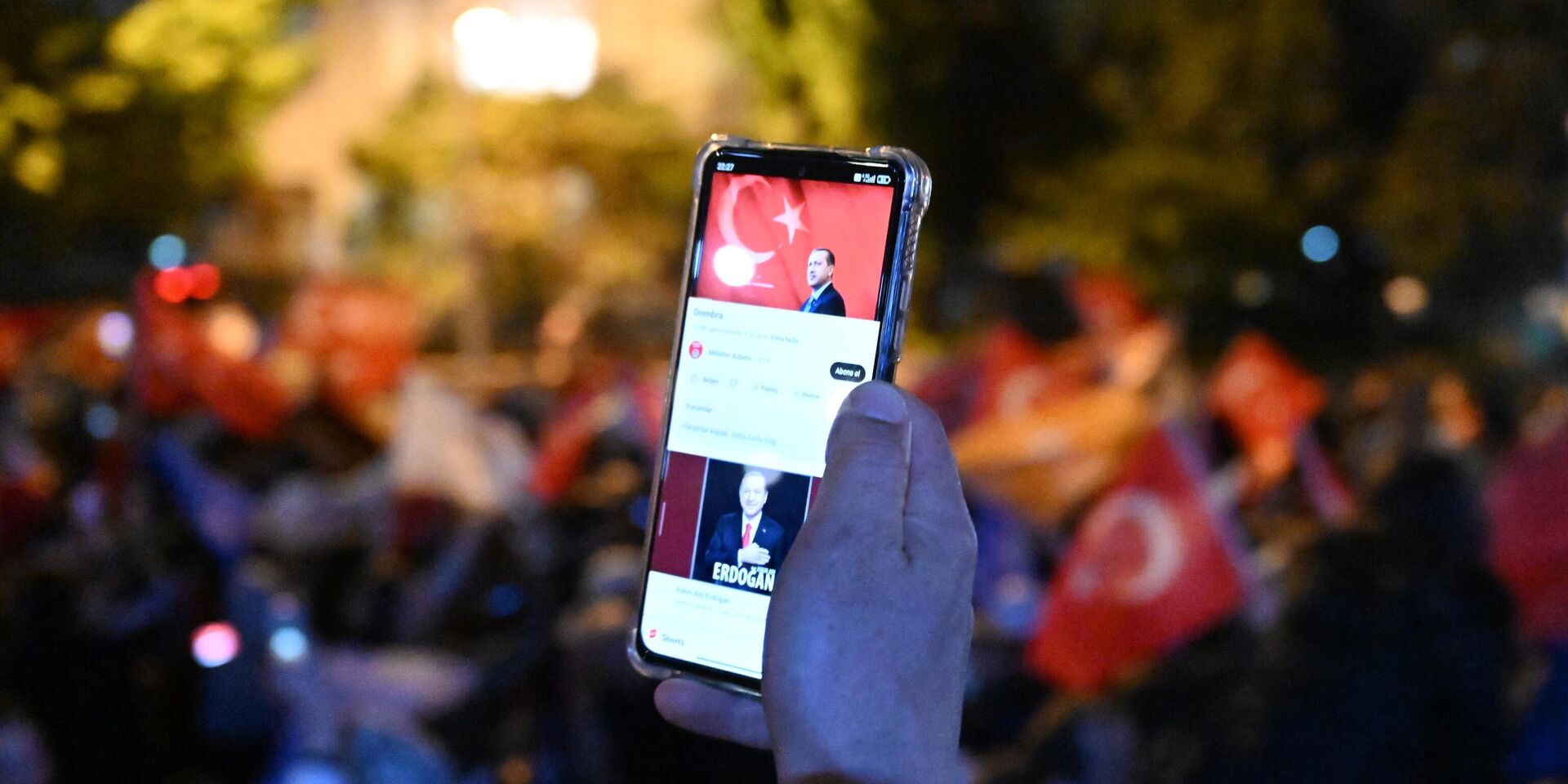 28 05 23. Митинг победа Эрдогана. Протесты в Турции 2023. Турки митинг. Реджеп Тайип Эрдоган флаг Турции.