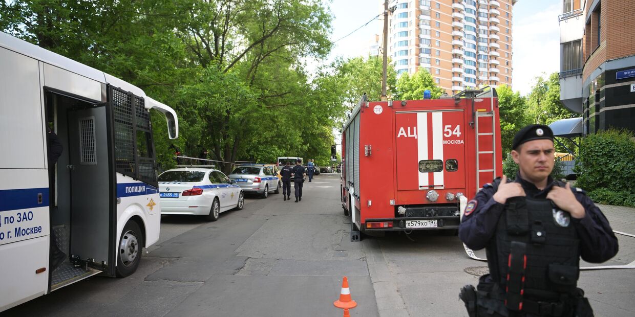 Беспилотники попали в жилые дома в Москве