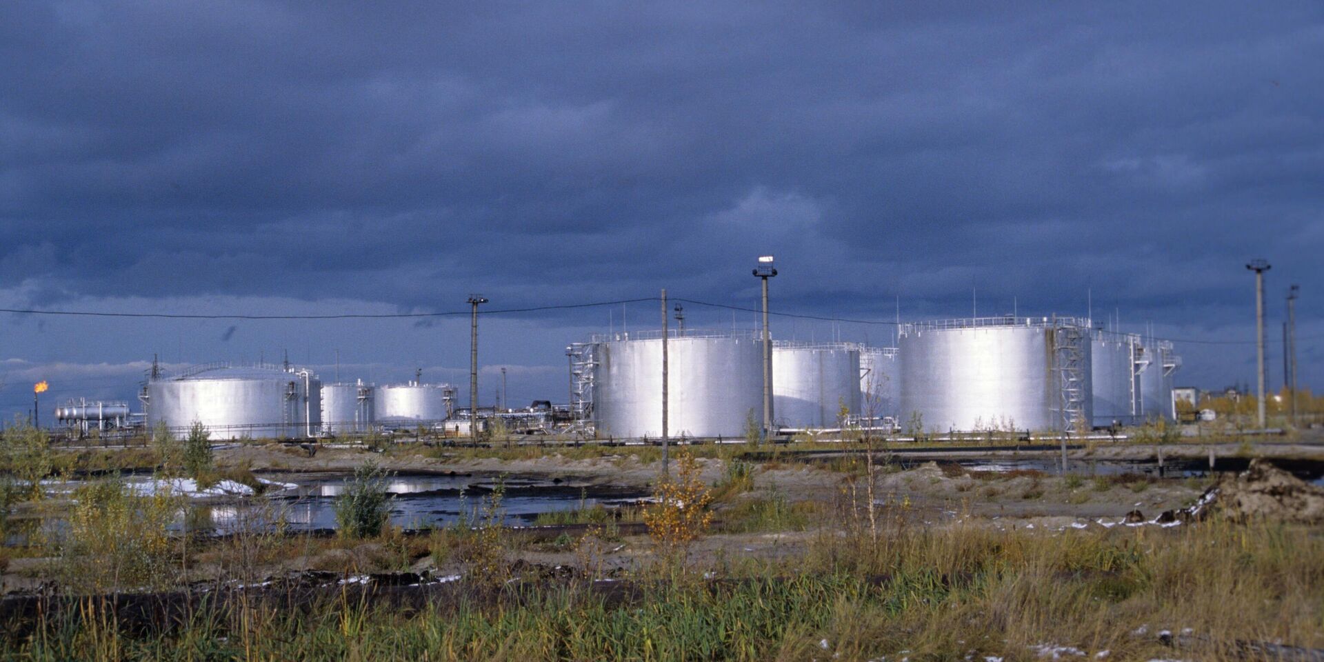 Нефтехранилища в районе Нижневартовска Тюменской области - ИноСМИ, 1920, 31.05.2023