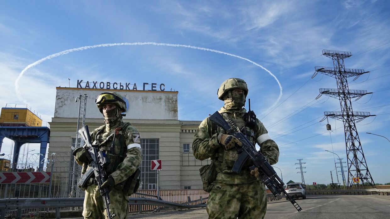 Российские войска охраняют территорию Каховской ГЭС, расположенной в Херсонской области. Пятница, 20 мая, 2022 год