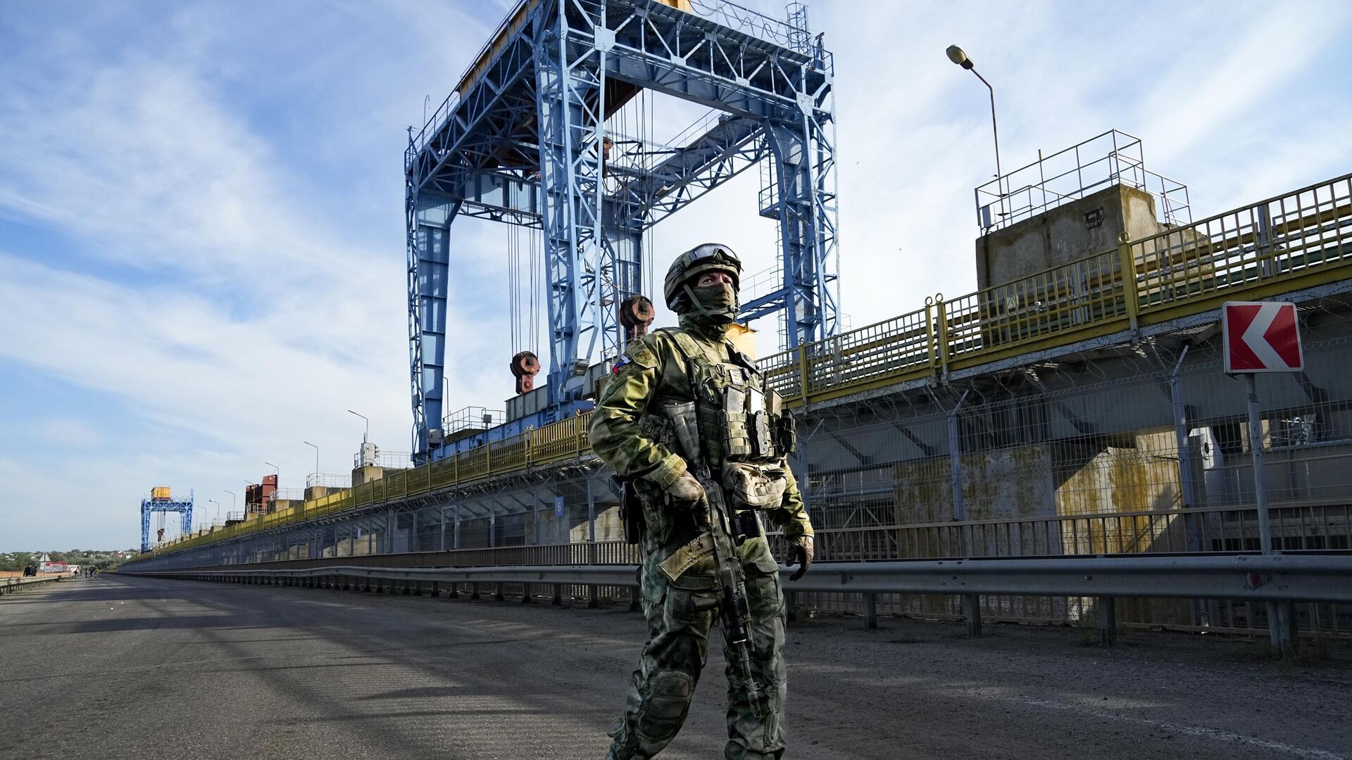 Российские войска охраняют территорию Каховской ГЭС, расположенной в Херсонской области. Пятница, 20 мая, 2022 год - ИноСМИ, 1920, 16.06.2023