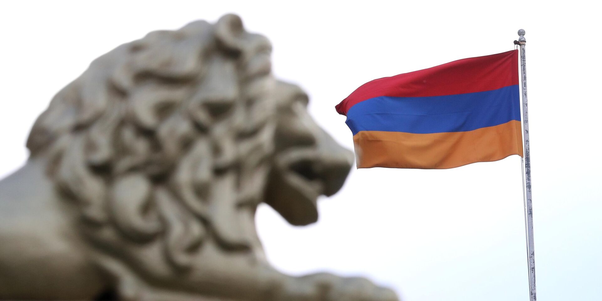 Государственный флаг Армении на здании посольства Армении в Москве, расположенного по адресу: Армянский переулок, 2. - ИноСМИ, 1920, 18.06.2023