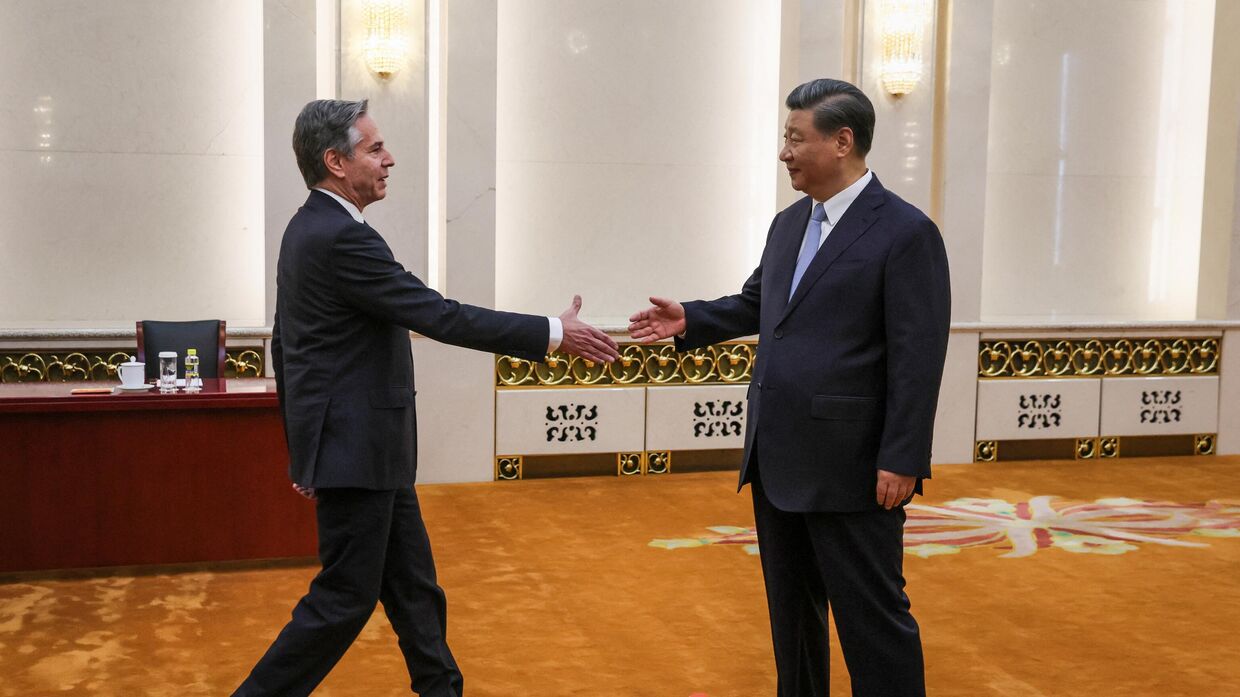 Госсекретарь США Энтони Блинкен и председатель КНР Си Цзиньпин во время встречи в Пекине. 19 июня 2023 года