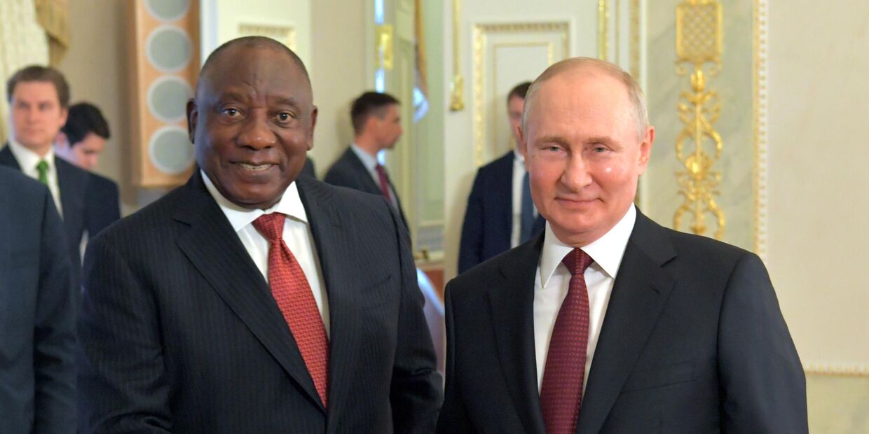 Президент РФ Владимир Путин и президент ЮАР Сирил Рамафоса перед встречей с лидерами ряда африканских государств 17 июня 2023 года