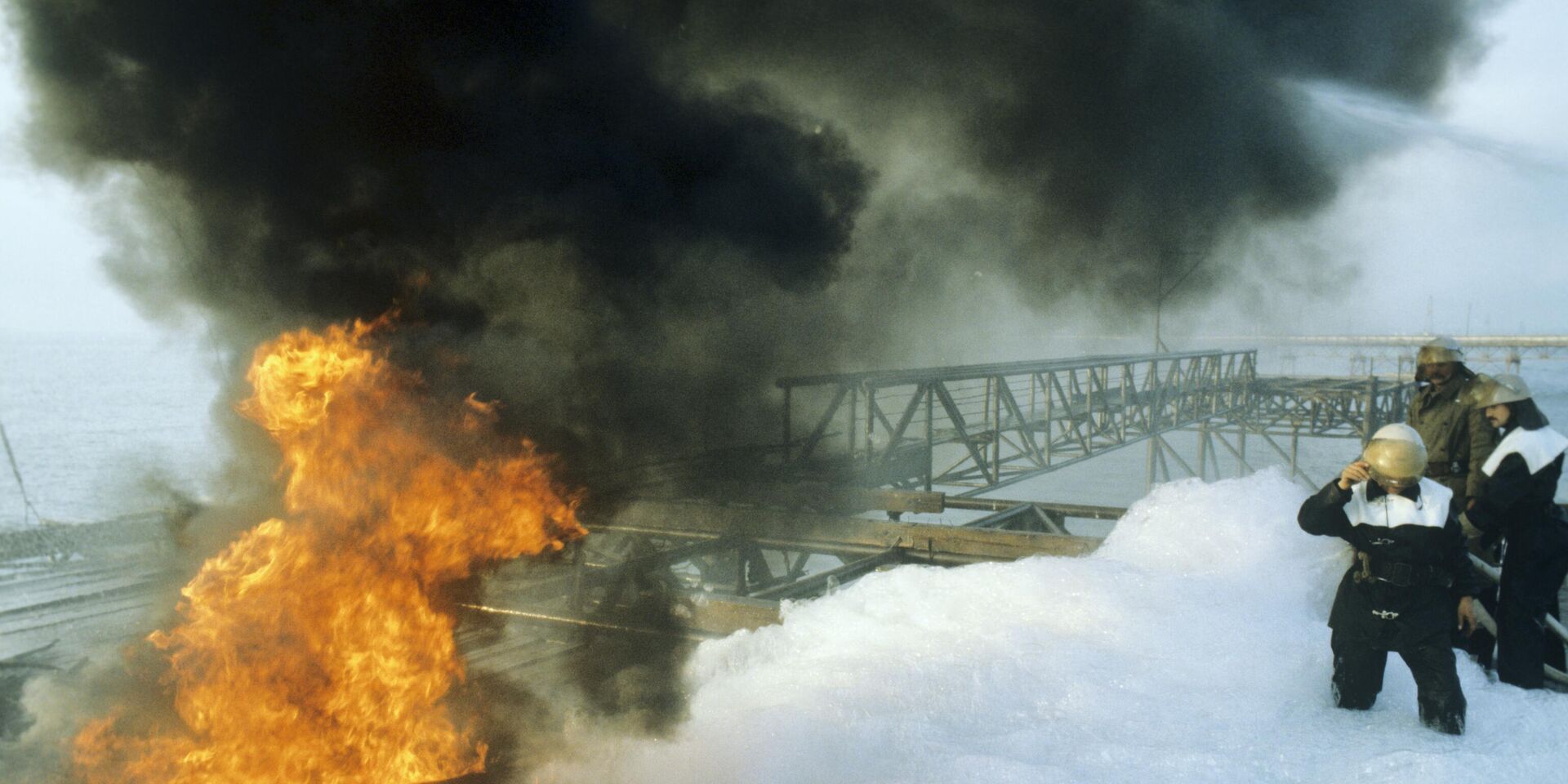 Пожар на нефтебазе - ИноСМИ, 1920, 24.06.2023