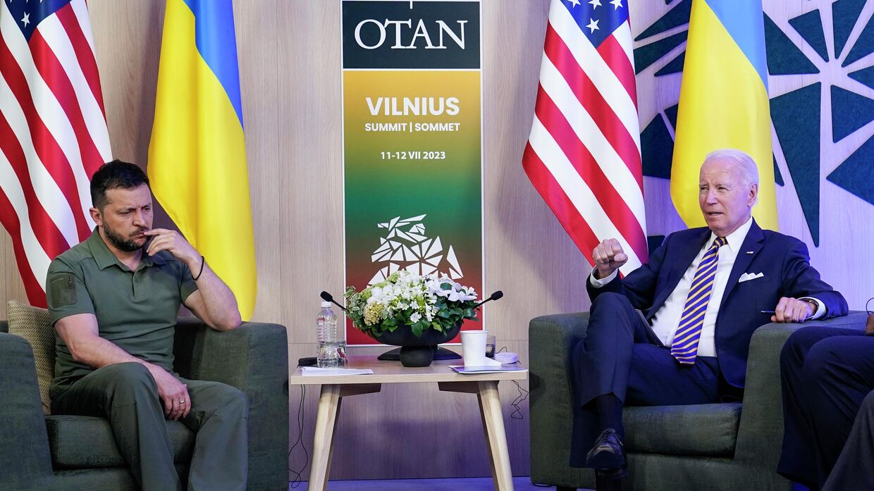 Президент США Джо Байден и президент Украины Владимир Зеленский на саммите НАТО в Вильнюсе