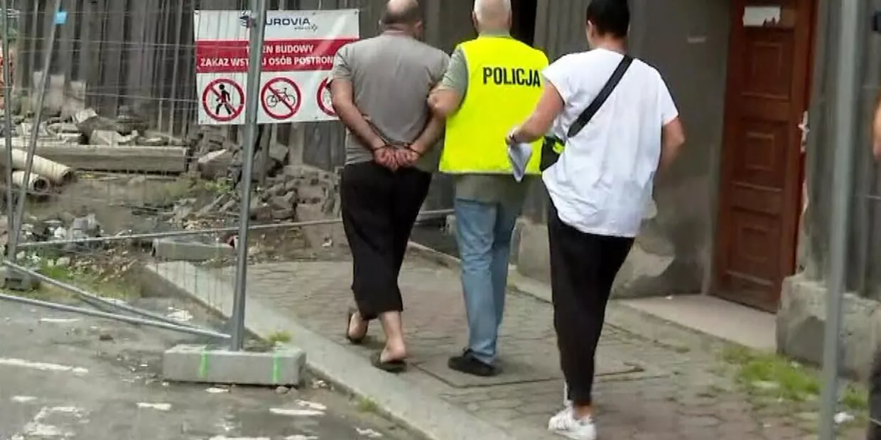 Польша. Город Бытом. Арестован грузин, пристававший к детям в басейне Польша. Город Бытом. Арестован грузин, пристававший к детям в басейне