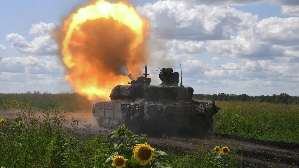 Боевая работа танка Т-90М Прорыв 1-й ТА ЗГВ с закрытых огневых позиций на Сватовском направлении