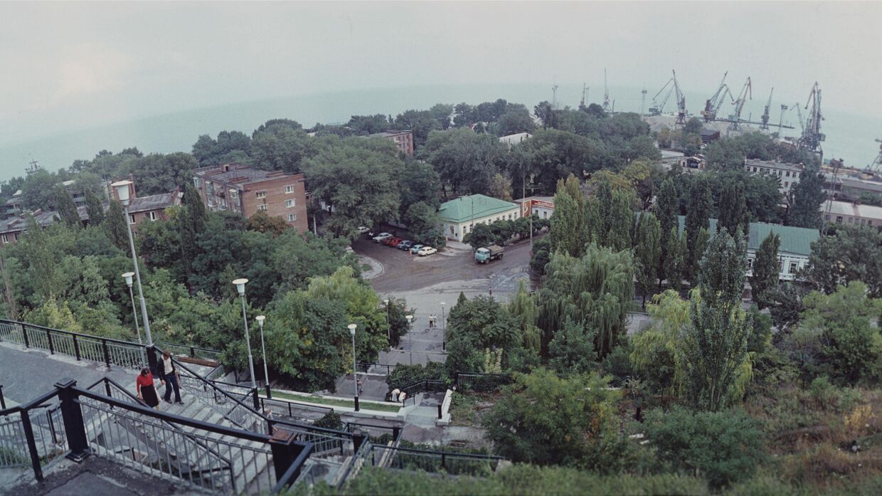 Панорамный вид на Таганрогский морской торговый порт в Ростовской области.