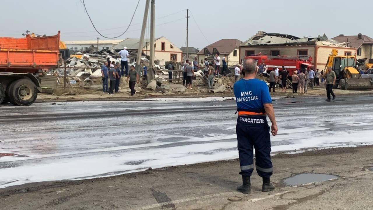 При взрыве на АЗС в Махачкале серьезно пострадали жилые дома | 15.08.2023,  ИноСМИ