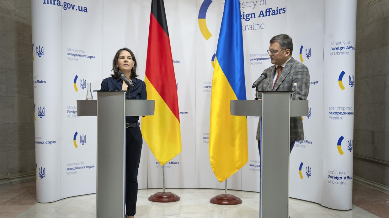 Министр иностранных дел Германии Анналена Баербок и министр иностранных дел Украины Дмитрий Кулеба во время встречи в Киеве, Украина. 11 сентября 2022 года