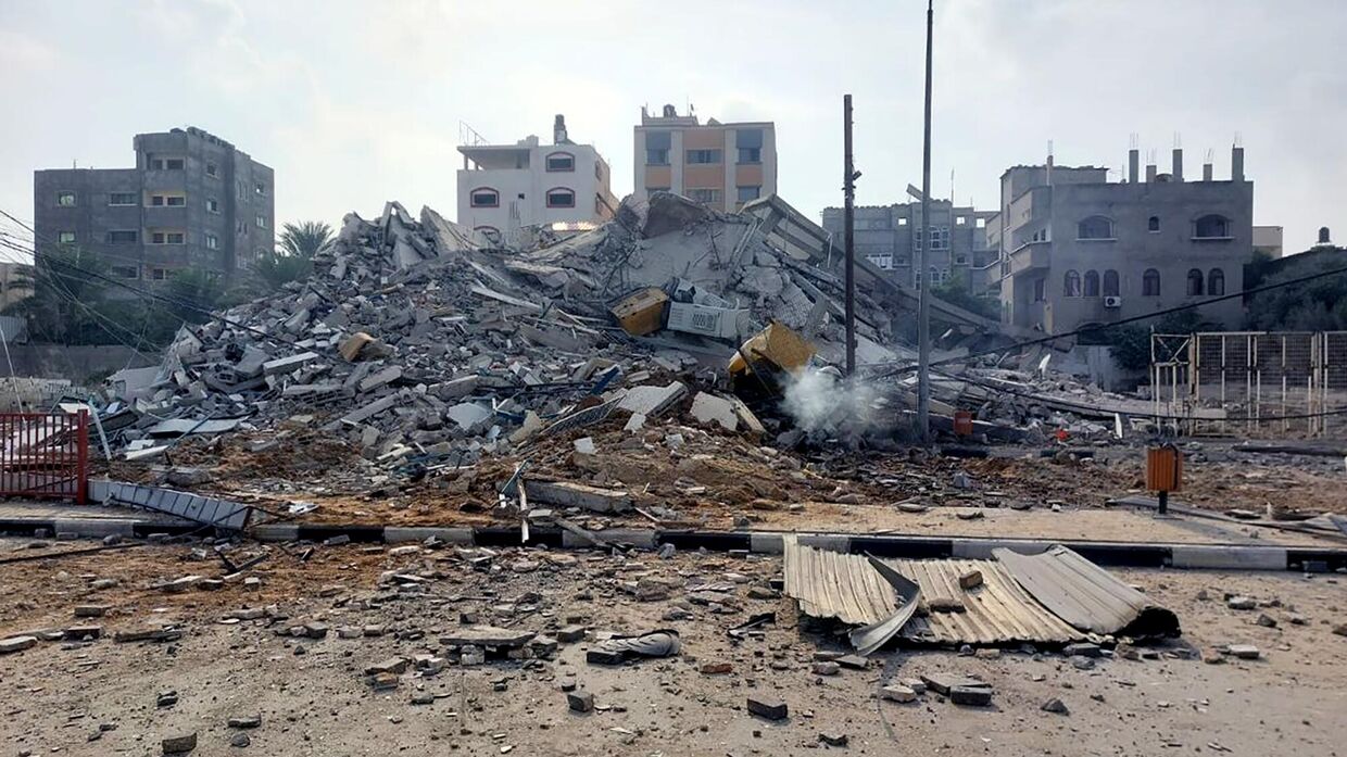 Обострение палестино-израильского конфликта. Обломки зданий, разрушенных в результате ракетных ударов ВС Израиля по Газе