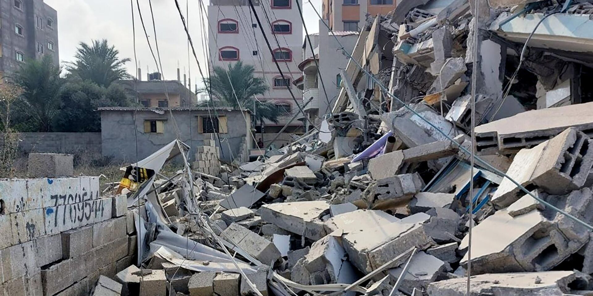 Обломки зданий, разрушенных в результате ракетных ударов ВС Израиля по сектору Газа - ИноСМИ, 1920, 18.10.2023