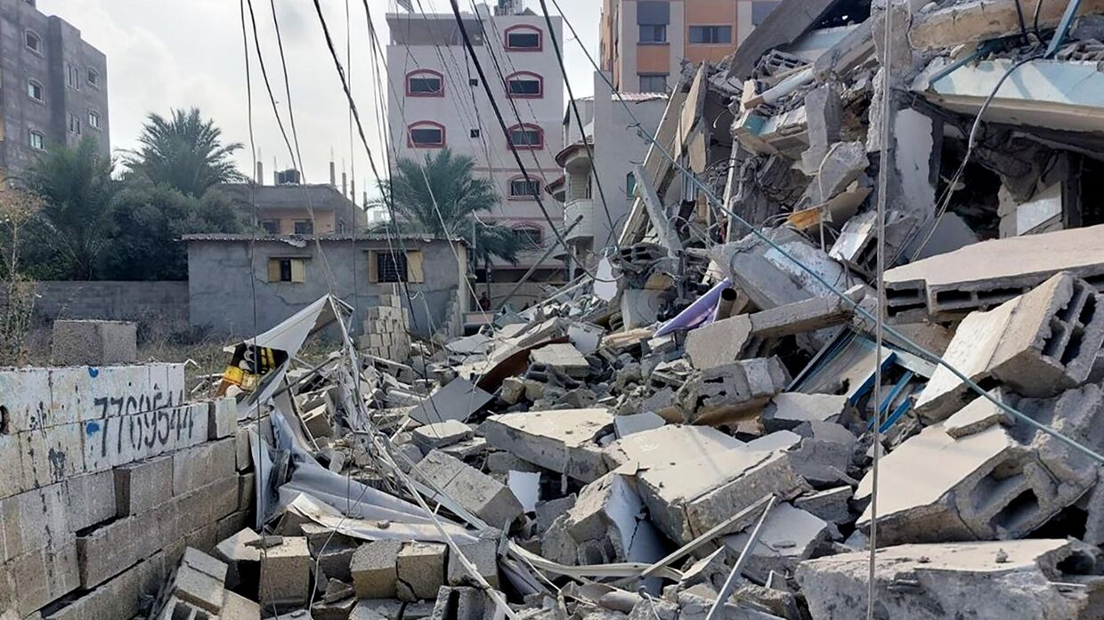 Обломки зданий, разрушенных в результате ракетных ударов ВС Израиля по сектору Газа