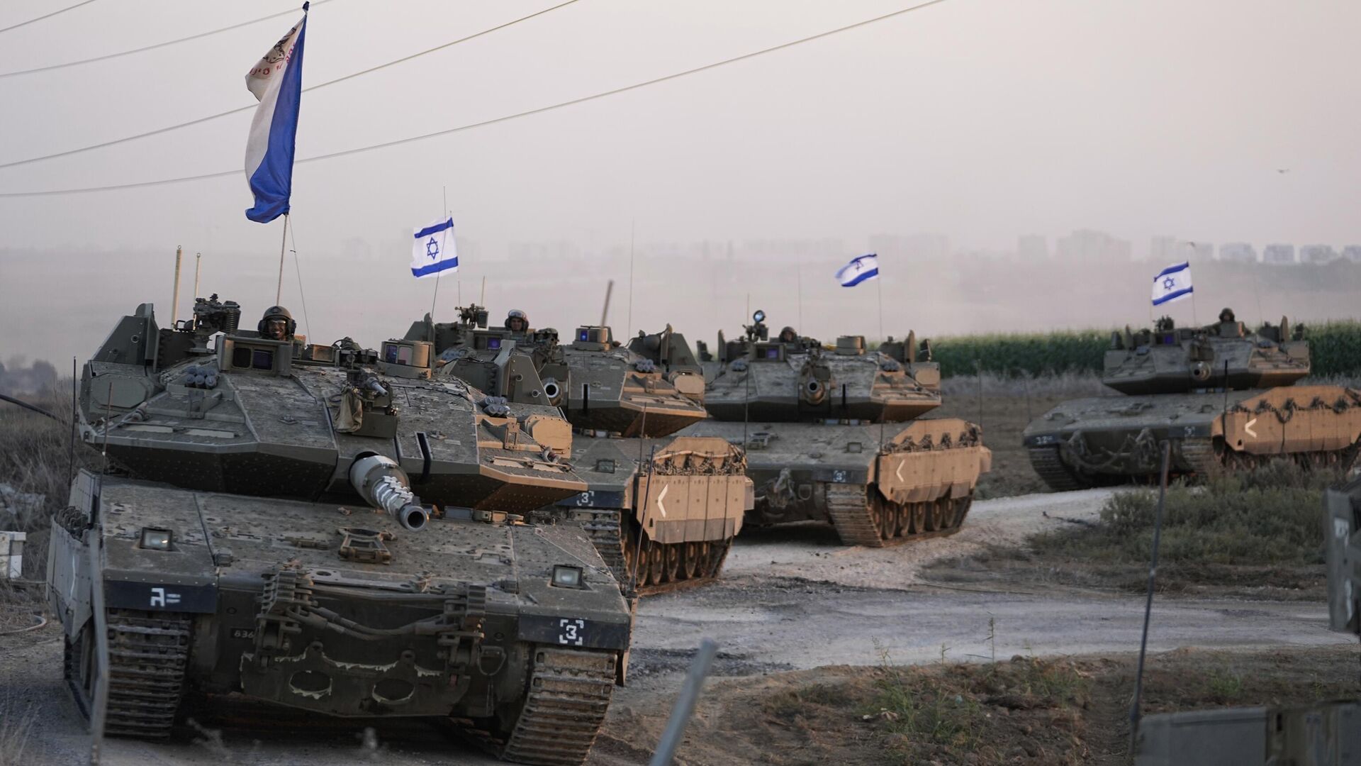 Израильские танки направляются к границе сектора Газа на юге Израиля в четверг, 12 октября 2023 года - ИноСМИ, 1920, 23.10.2023