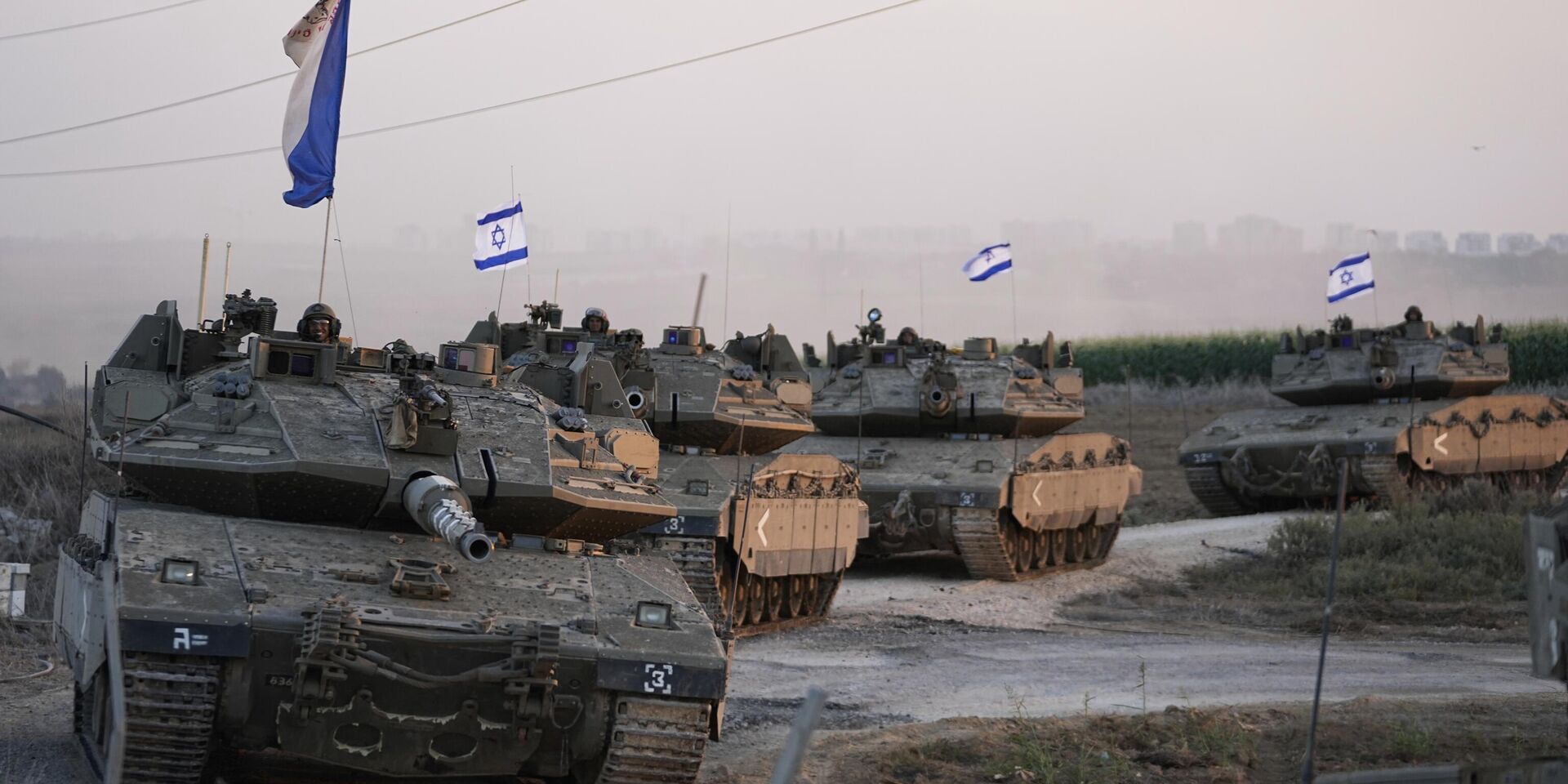 Израильские танки направляются к границе сектора Газа на юге Израиля в четверг, 12 октября 2023 года - ИноСМИ, 1920, 19.10.2023