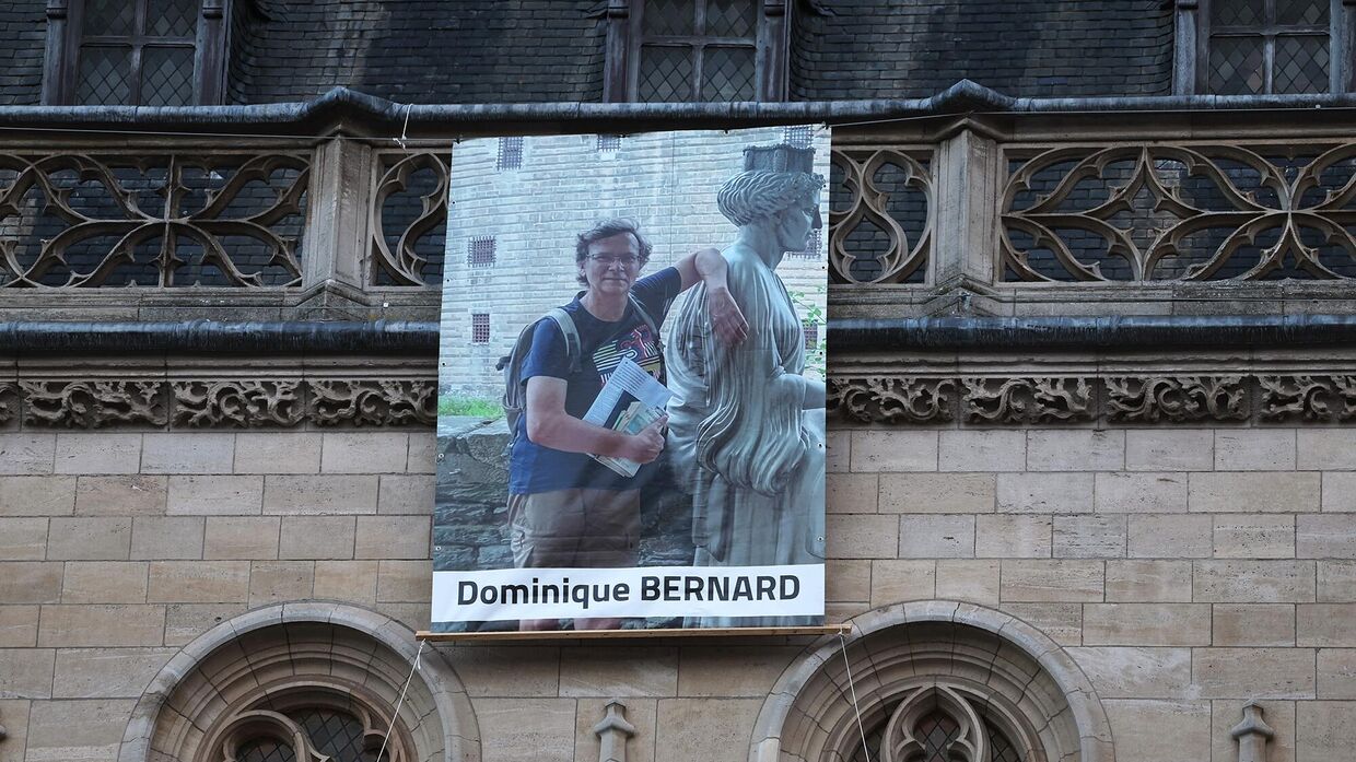 Портрет убитого учителя французского языка Доминика Бернар, Аррас, Франция. 19 октября 2023 года