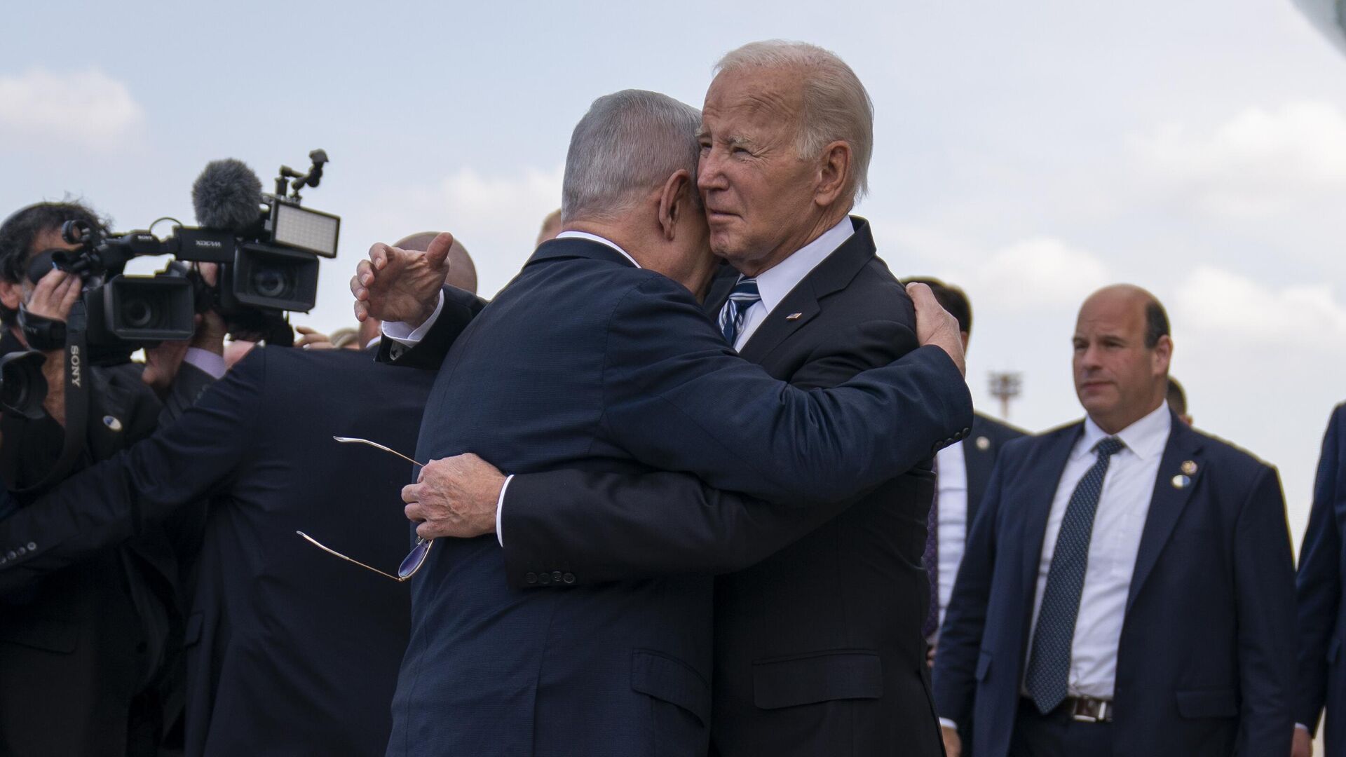 Байден и Нетаньяху во время визита президента США в Израиль, 18 октября 2023 года - ИноСМИ, 1920, 20.10.2023