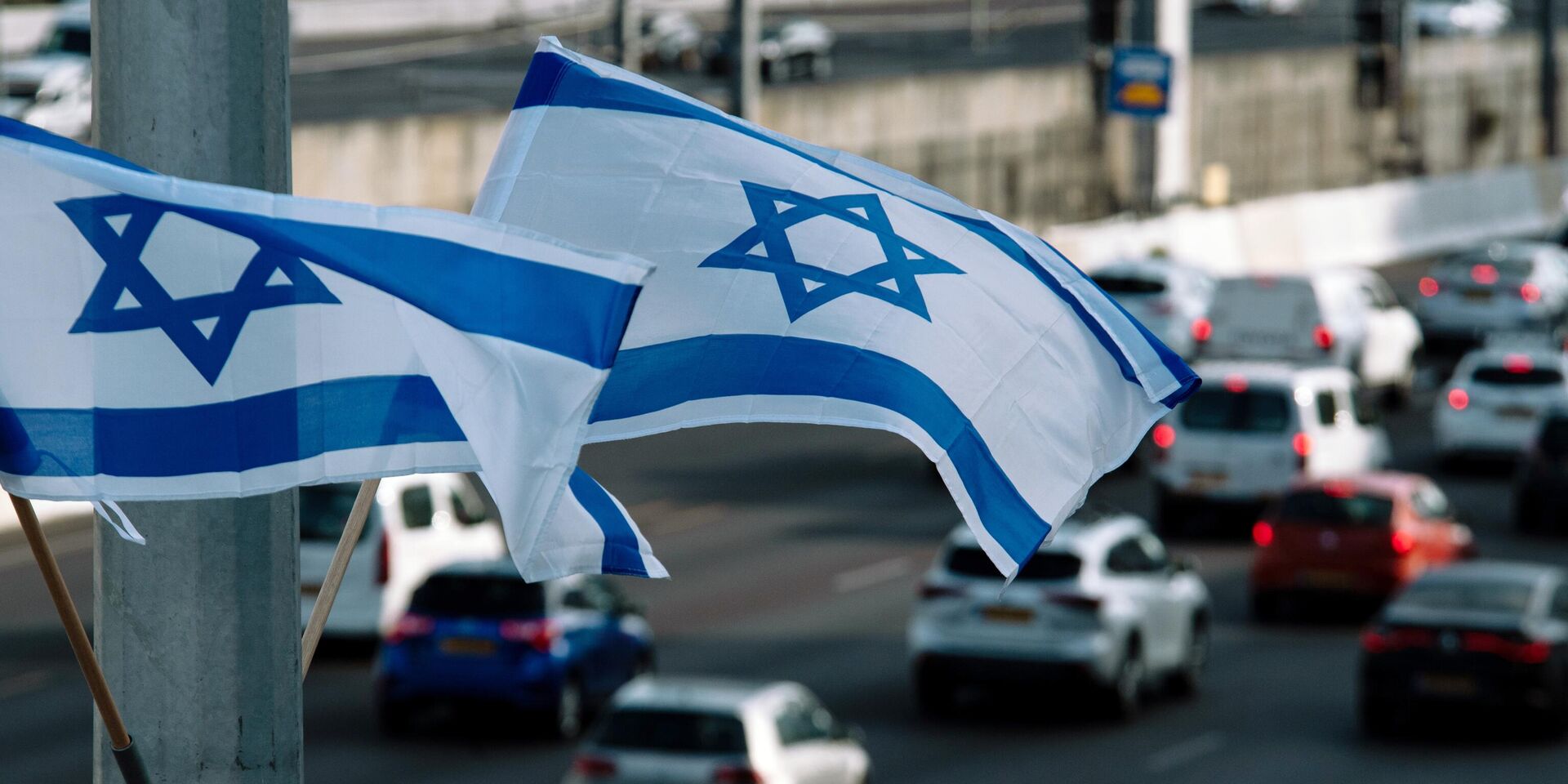 Флаги Израиля на одной из улиц в Тель-Авиве - ИноСМИ, 1920, 17.11.2023