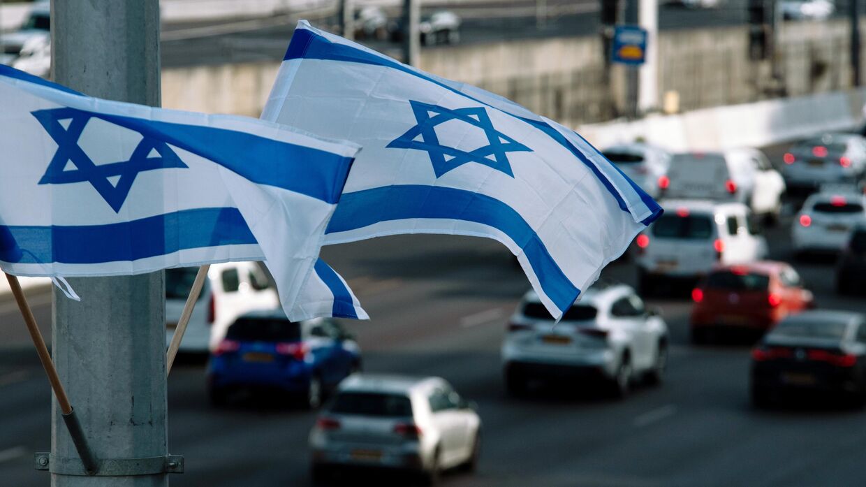Флаги Израиля на одной из улиц в Тель-Авиве