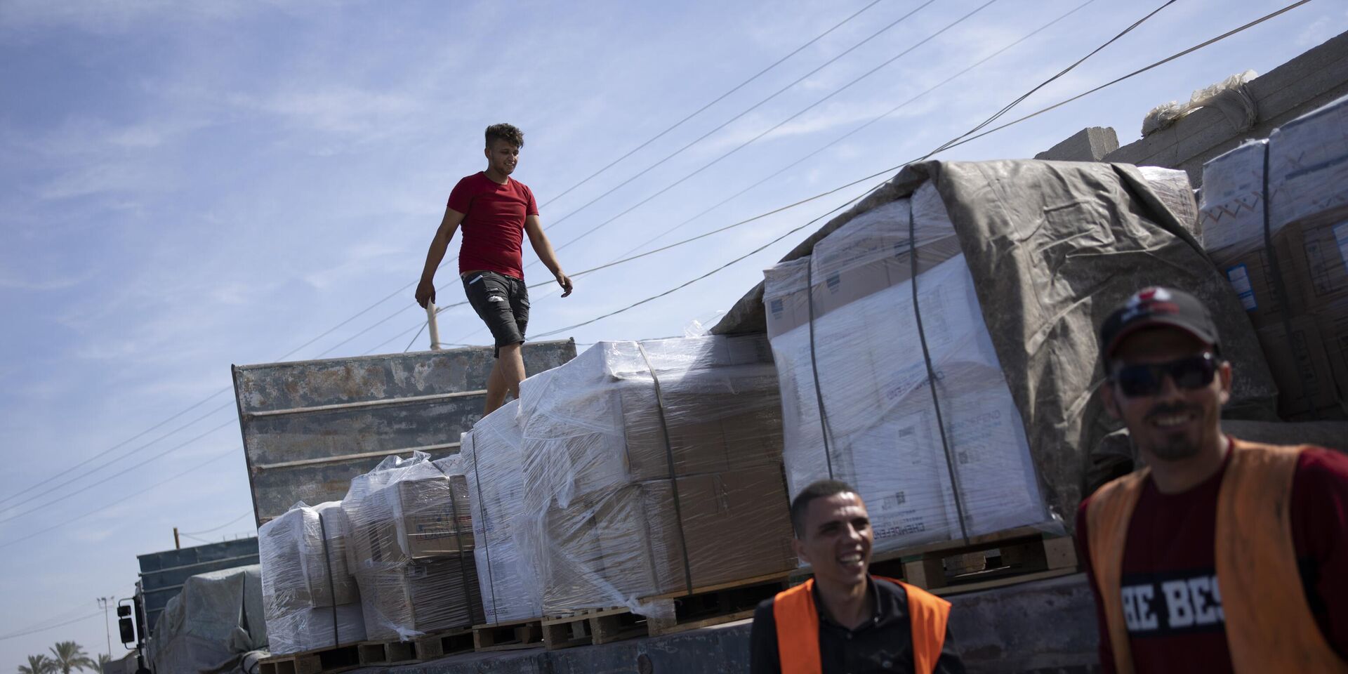 Грузовики с гуманитарной помощью для сектора Газа в Рафахе, Египет. 21 октября 2023 - ИноСМИ, 1920, 23.10.2023