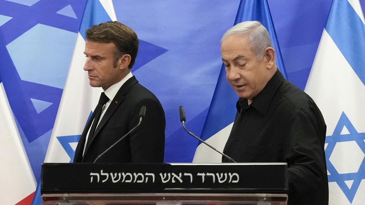 Премьер-министр Израиля Биньямин Нетаньяху и президент Франции Эммануэль Макрон в Иерусалиме. 24 октября 2023 года