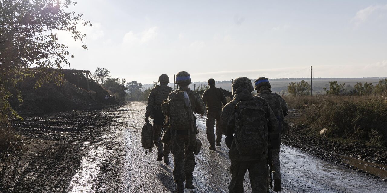 Украине на фронте нужны люди, но желающих воевать нет. В окопах сидят  чертовски уставшие 50-летние мужчины (Polityka, Польша) | 06.02.2024, ИноСМИ