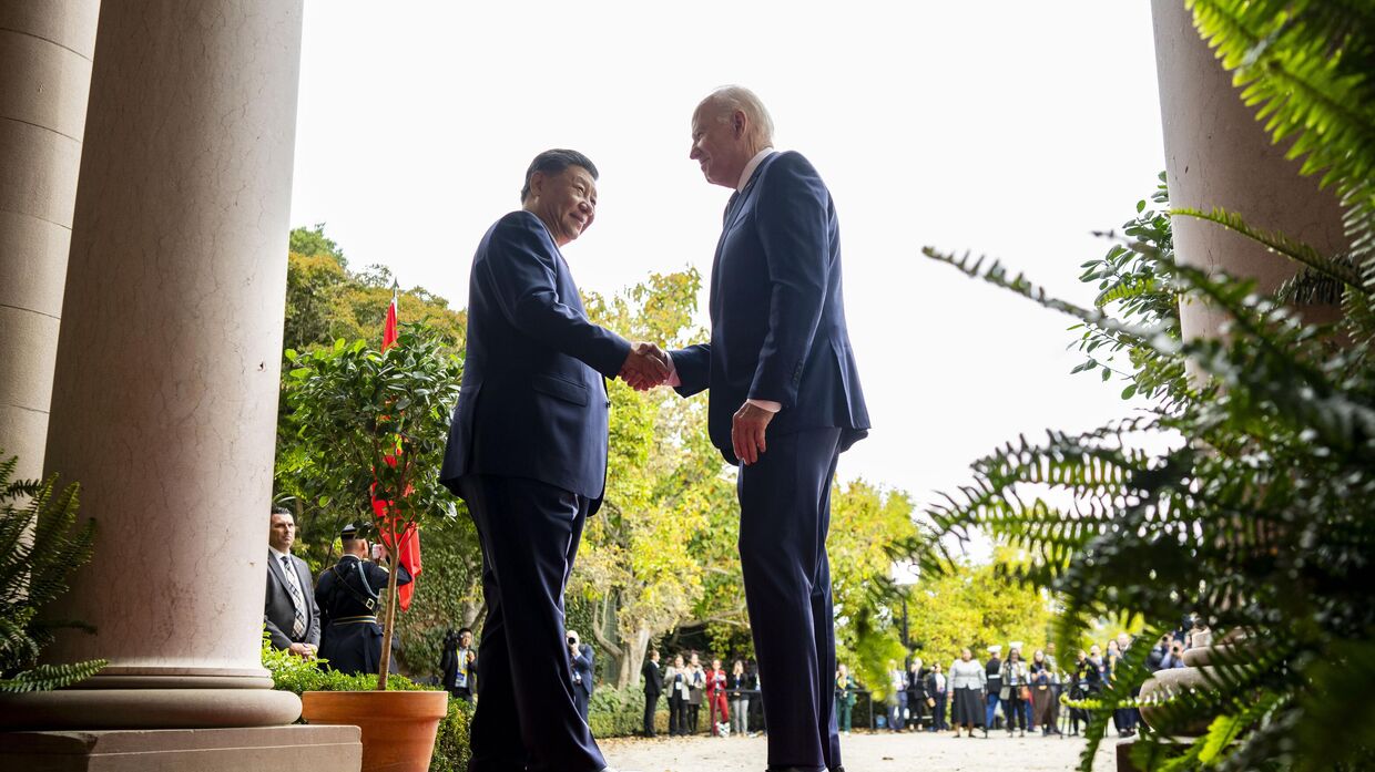 Президент Джо Байден и председатель КНР Си Цзиньпин в Вудсайде, Калифорния.  15 ноября 2023