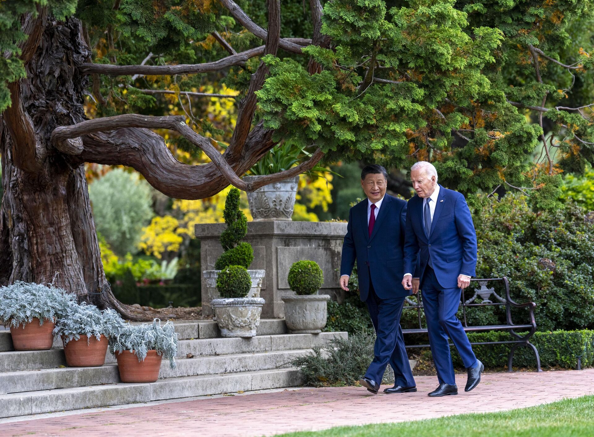 Президент Джо Байден и председатель КНР Си Цзиньпин в Вудсайде, Калифорния. 15 ноября 2023 - ИноСМИ, 1920, 20.04.2024