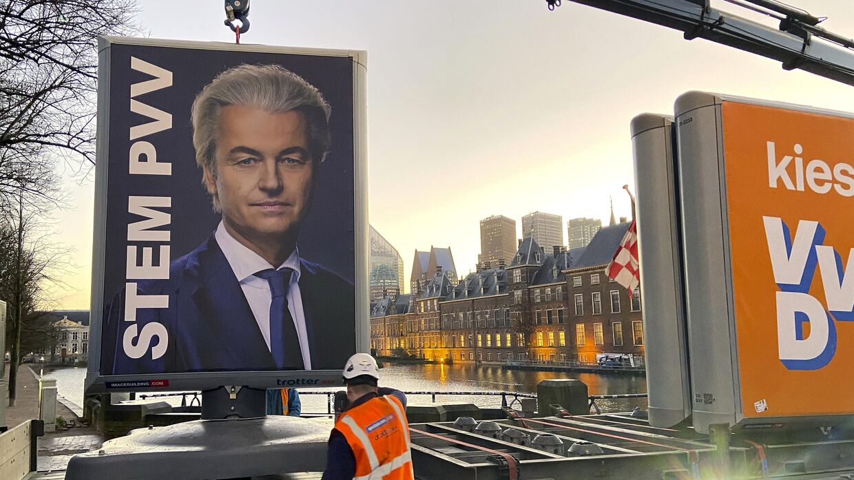 Нидерландский политик Герт Вилдерс на предвыборном плакате в Гааге