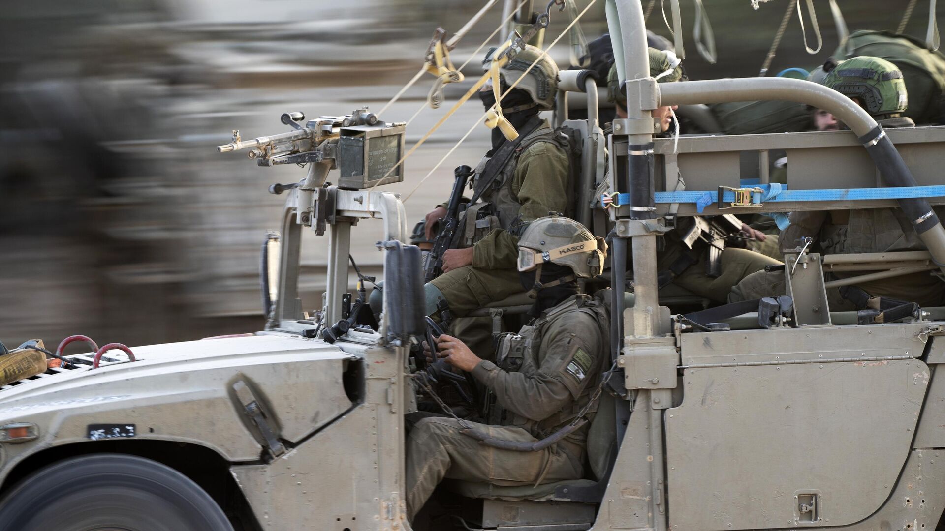 Солдаты ЦАХАЛ въезжают в армейский плацдарм недалеко от границы с сектором Газа, воскресенье, 23 ноября 2023 года. - ИноСМИ, 1920, 14.01.2024