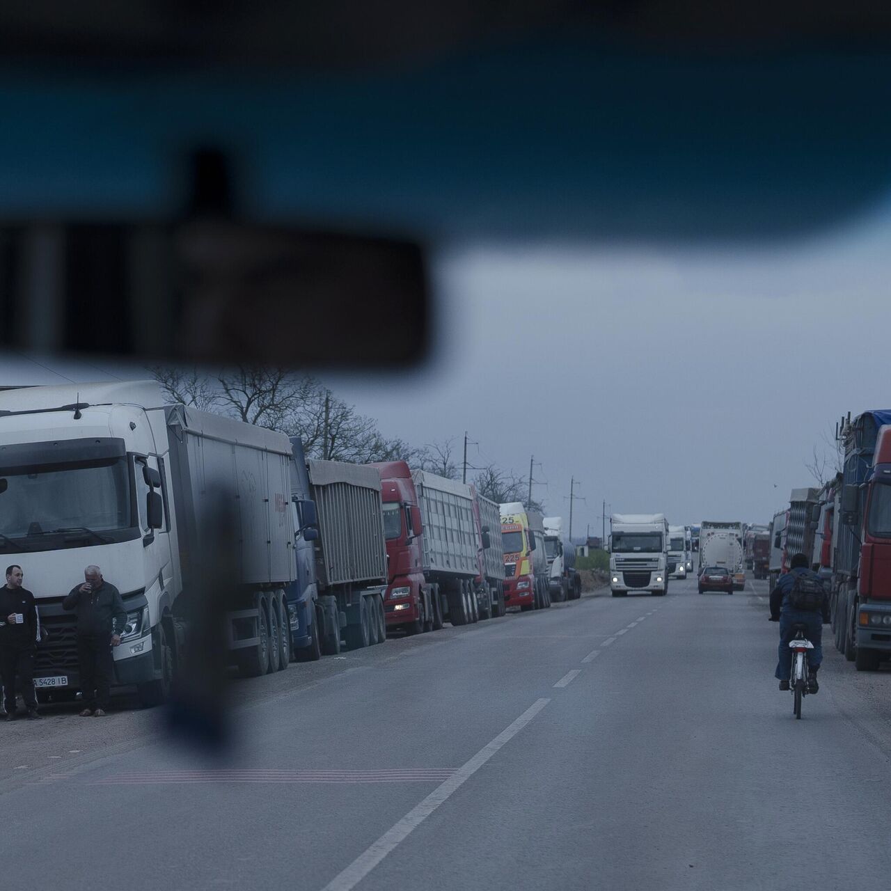 Протест в Дорохуске возобновлен. В очереди две тысячи фур. Шоферам придется  ждать аж две недели? (Gazeta Wyborcza, Польша) | 19.12.2023, ИноСМИ