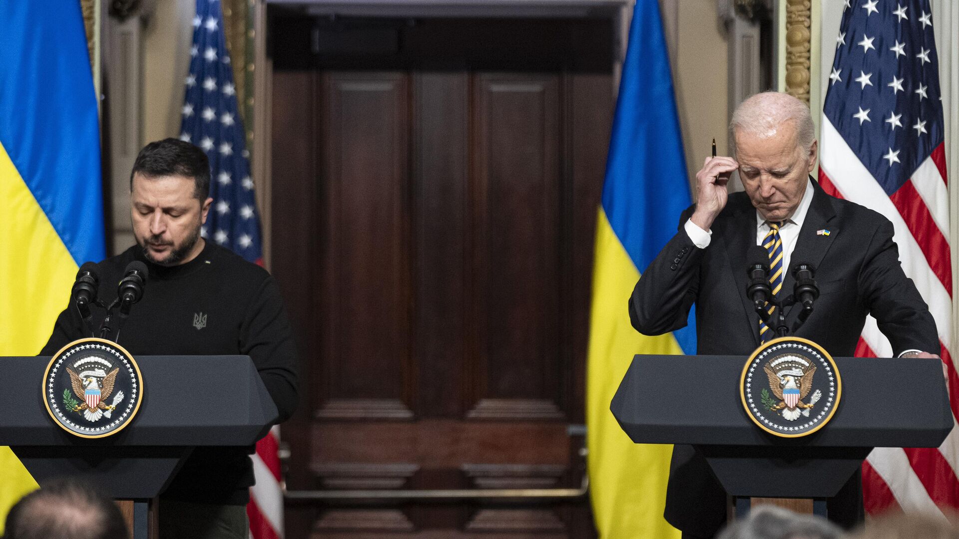 Президент Украины Владимир Зеленский и президент США Джо Байден во время пресс-конференции в Белом доме в Вашингтоне 12 декабря 2023 года - ИноСМИ, 1920, 17.01.2024