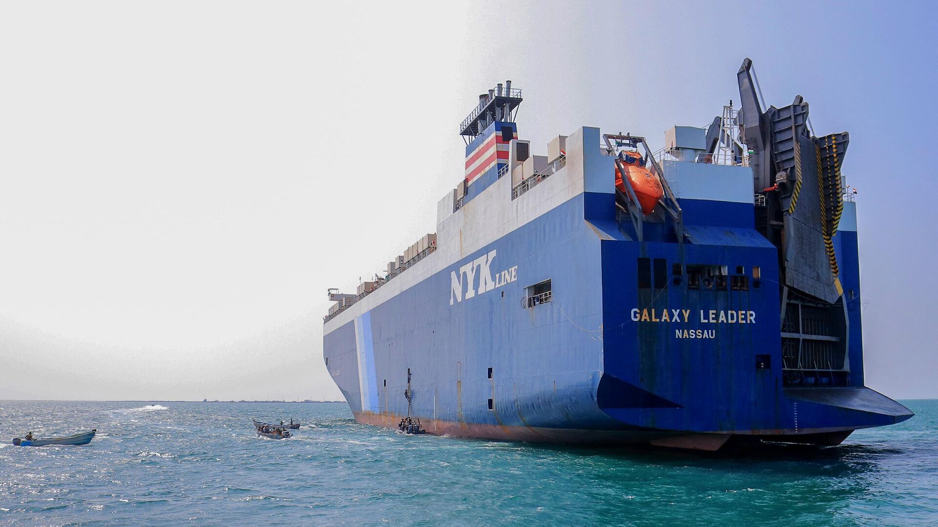 Грузовое судно Galaxy Leader в порте Йемена. 22 ноября 2023 года - ИноСМИ, 1920, 20.12.2023