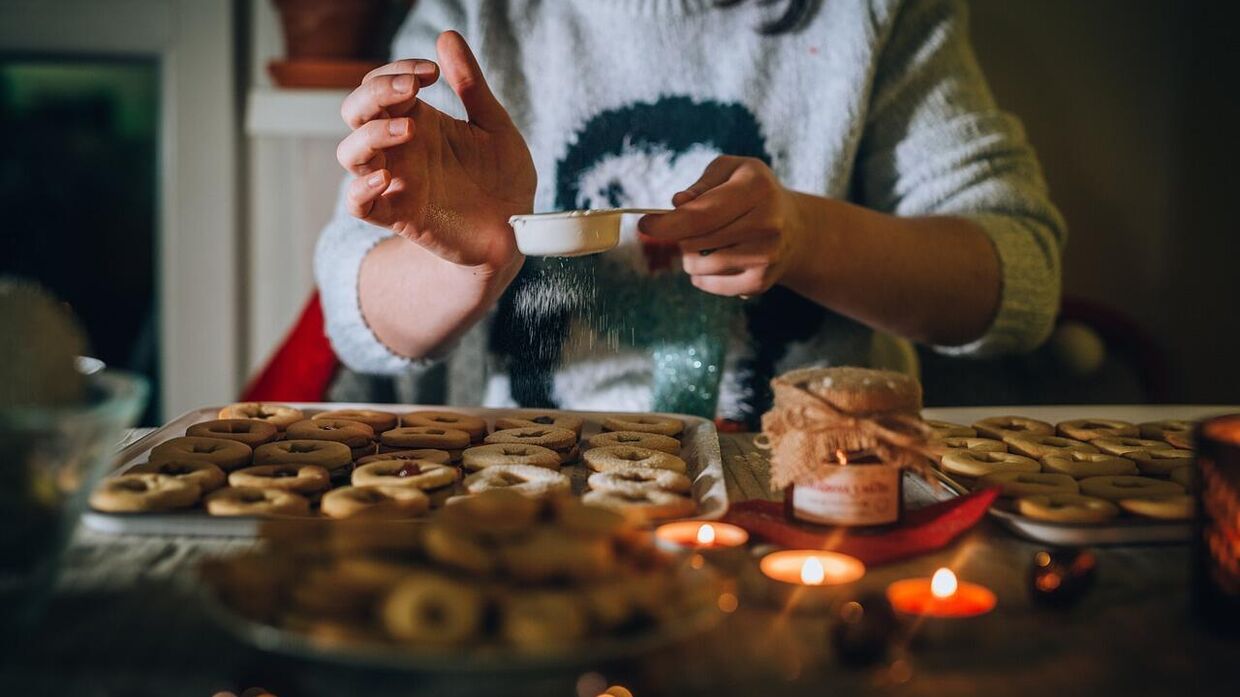 Приготовление рождественского печенья