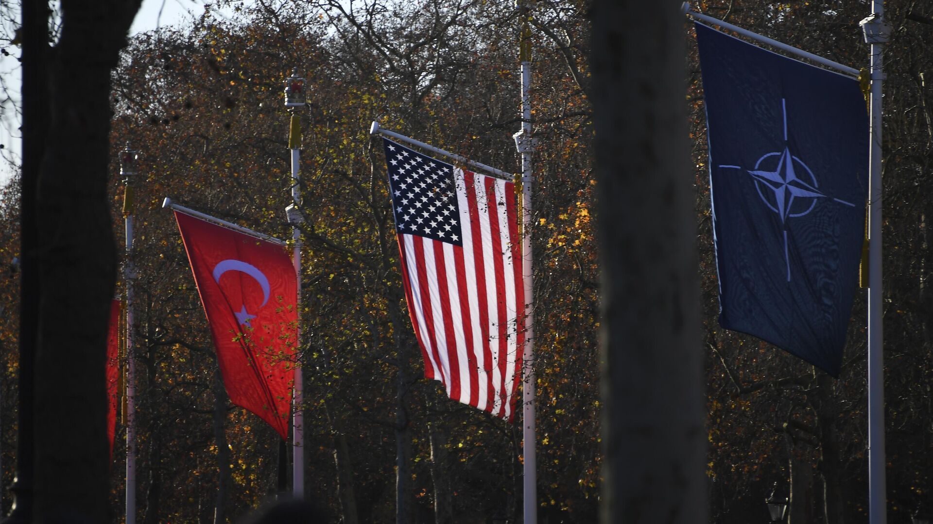 Флаги НАТО, США и Турции в Лондоне, 3 декабря 2019 года. - ИноСМИ, 1920, 10.04.2024