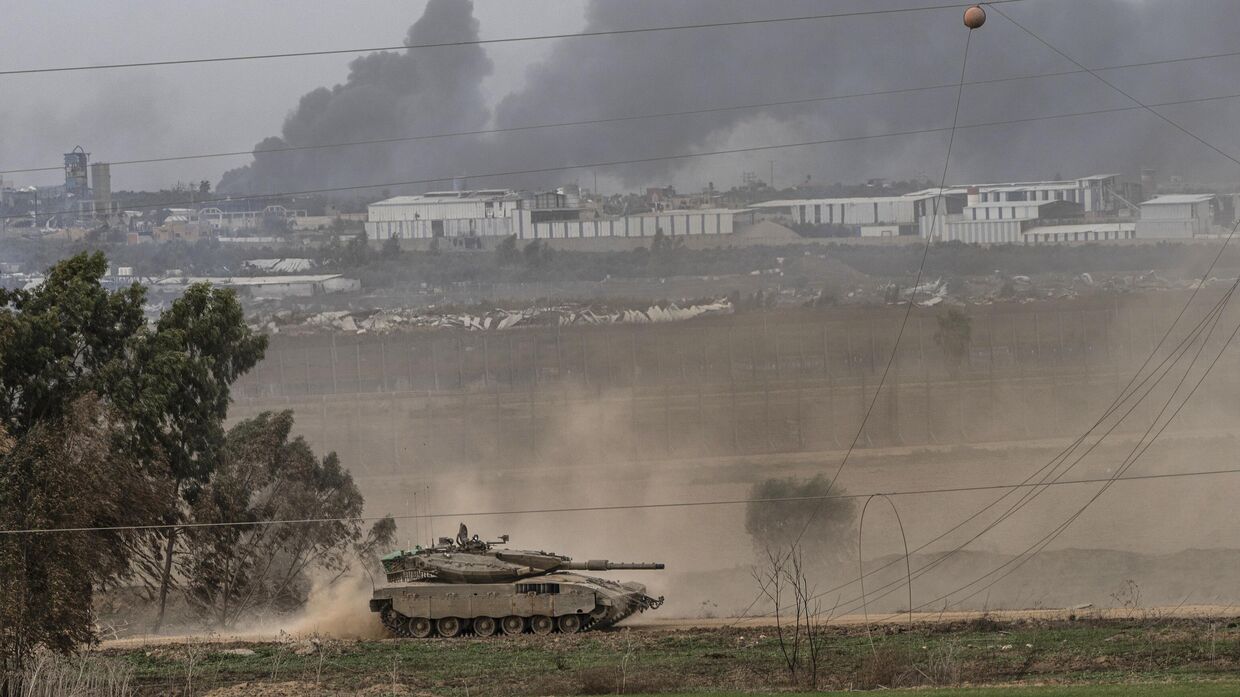 Танк израильской армии вблизи границы с сектором Газа, юг Израиля, 23 декабря 2023 года